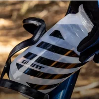 Koszyki na bidony i bidony Koszyki na bidony i bidony